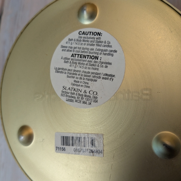 Bath & Body Works Gold Snowflake & Pinecone 3 Wick Candle Holder - Picture 5 of 6